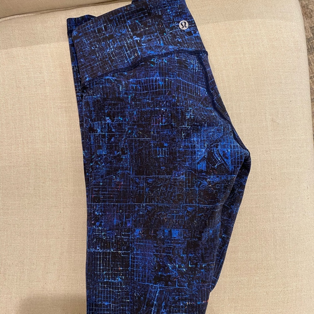 Lulu lemon leggings in EUC. Size 6